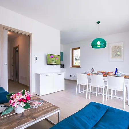 Sleeps 6 Pool Air Con Villa
